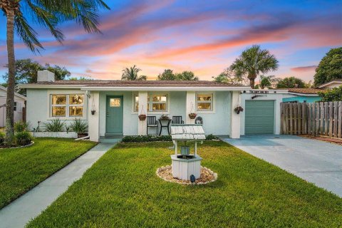 House in West Palm Beach, Florida 3 bedrooms, 135.27 sq.m. № 2183158