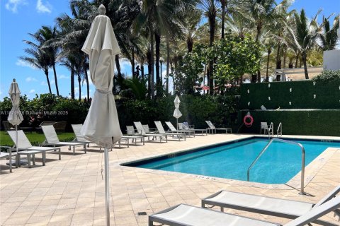 Condo in Surfside, Florida, 2 bedrooms  № 1798707 - photo 3