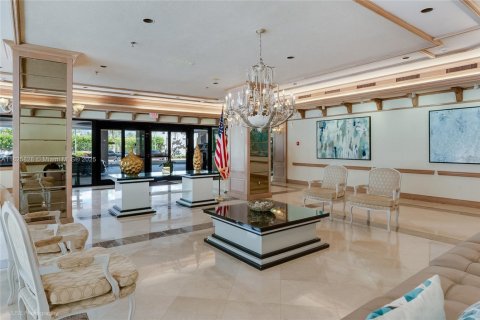 Condo in Surfside, Florida, 2 bedrooms  № 1798707 - photo 7