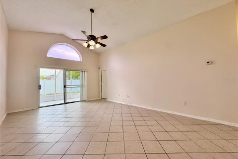House in Orlando, Florida 4 bedrooms, 159.51 sq.m. № 1885423 - photo 11