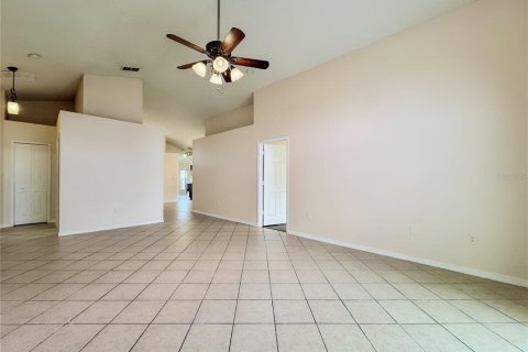 House in Orlando, Florida 4 bedrooms, 159.51 sq.m. № 1885423 - photo 13
