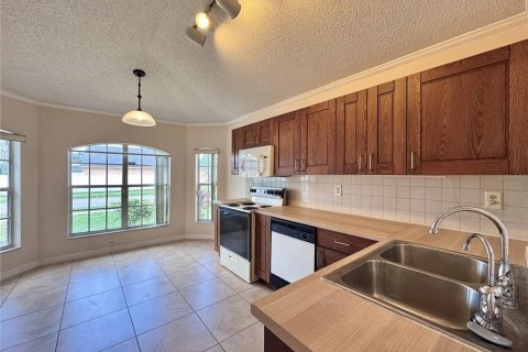 House in Orlando, Florida 4 bedrooms, 159.51 sq.m. № 1885423 - photo 6