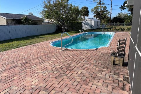 Casa en venta en Port Charlotte, Florida, 3 dormitorios, 132.2 m2 № 1590036 - foto 2
