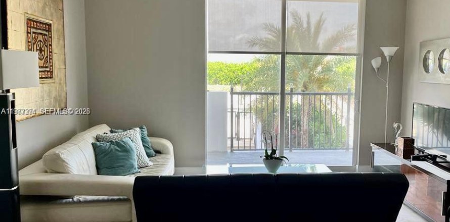 Кондоминиум с 3 спальнями в Корал-Гейблс, Флорида № 2053276