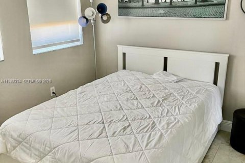 Снять в аренду кондоминиум в Корал-Гейблс, Флорида 3 спальни, 104.52м2, № 2053276 - фото 13