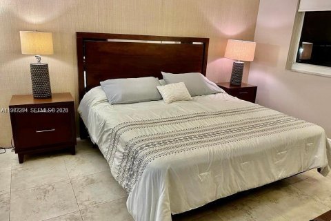 Снять в аренду кондоминиум в Корал-Гейблс, Флорида 3 спальни, 104.52м2, № 2053276 - фото 7