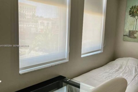 Снять в аренду кондоминиум в Корал-Гейблс, Флорида 3 спальни, 104.52м2, № 2053276 - фото 11