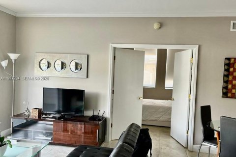 Снять в аренду кондоминиум в Корал-Гейблс, Флорида 3 спальни, 104.52м2, № 2053276 - фото 4