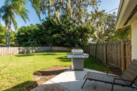 House in Sarasota, Florida 2 bedrooms, 169.64 sq.m. № 1718491 - photo 20