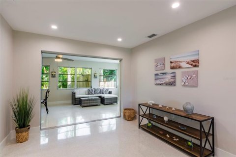 House in Sarasota, Florida 2 bedrooms, 169.64 sq.m. № 1718491 - photo 7