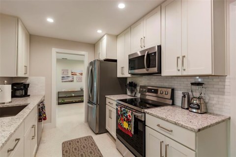 House in Sarasota, Florida 2 bedrooms, 169.64 sq.m. № 1718491 - photo 8