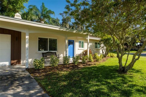 House in Sarasota, Florida 2 bedrooms, 169.64 sq.m. № 1718491 - photo 2