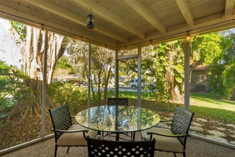 House in Sarasota, Florida 2 bedrooms, 169.64 sq.m. № 1718491 - photo 11