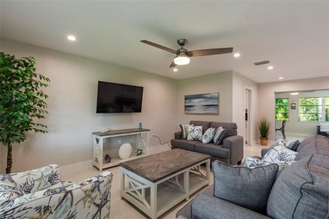 House in Sarasota, Florida 2 bedrooms, 169.64 sq.m. № 1718491 - photo 4