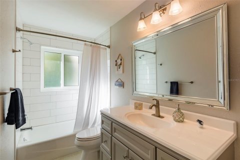 House in Sarasota, Florida 2 bedrooms, 169.64 sq.m. № 1718491 - photo 17