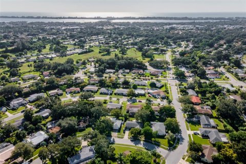 House in Sarasota, Florida 2 bedrooms, 169.64 sq.m. № 1718491 - photo 21