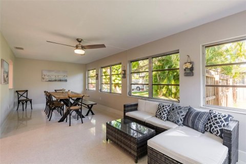 House in Sarasota, Florida 2 bedrooms, 169.64 sq.m. № 1718491 - photo 13