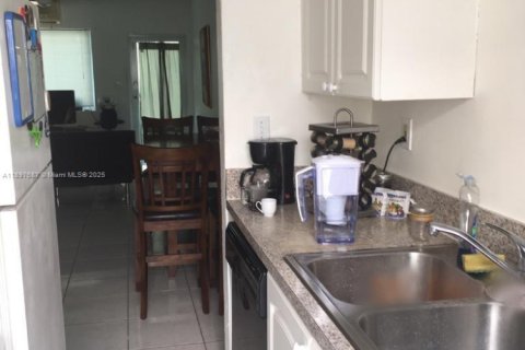 Propiedad comercial en venta en Miami Beach, Florida, 315.87 m2 № 1949639 - foto 1
