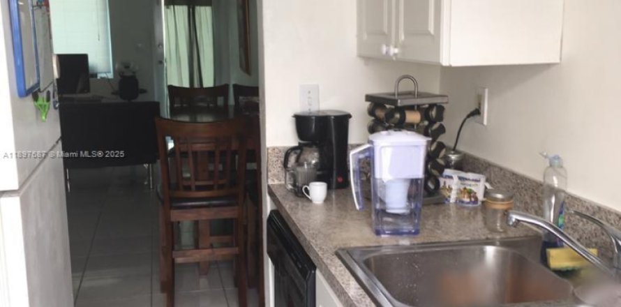 Propiedad comercial en Miami Beach, Florida 315.87 m2 № 1949639
