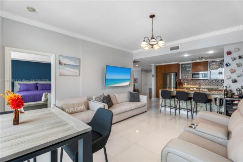 Condo in Hallandale Beach, Florida, 2 bedrooms  № 1961393 - photo 8