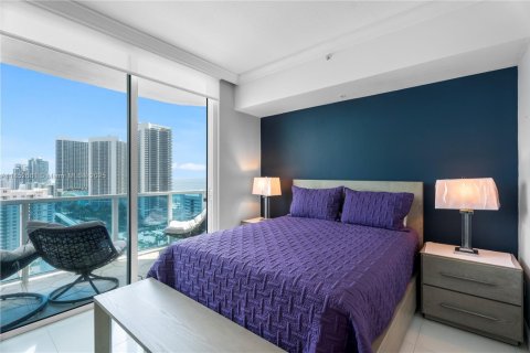 Condo in Hallandale Beach, Florida, 2 bedrooms  № 1961393 - photo 15