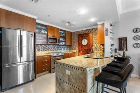 Condo in Hallandale Beach, Florida, 2 bedrooms  № 1961393 - photo 10