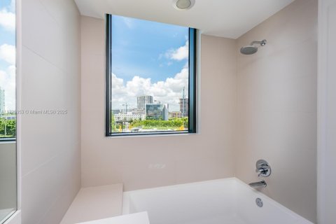 Купить кондоминиум в Майами, Флорида 2 спальни, 87.7м2, № 1952886 - фото 16