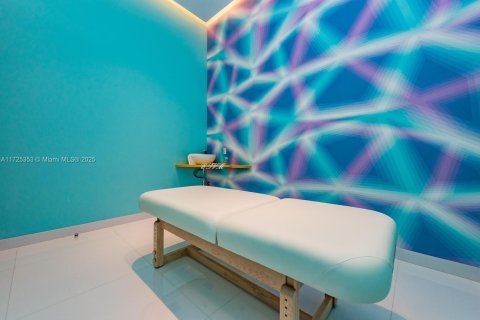 Купить кондоминиум в Майами, Флорида 2 спальни, 87.7м2, № 1952886 - фото 18