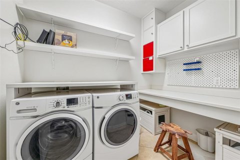 Купить виллу или дом в Аполло-Бич, Флорида 10 комнат, 216.18м2, № 2101888 - фото 21