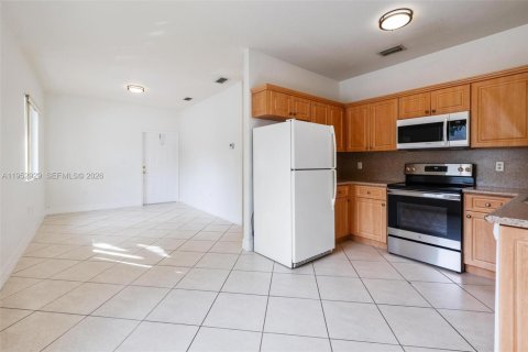 House in Miami, Florida 3 bedrooms, 92.25 sq.m. № 2053091 - photo 18