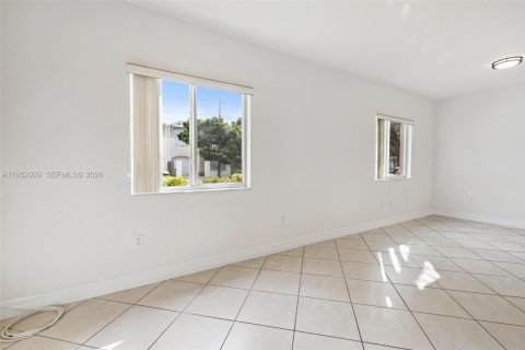 House in Miami, Florida 3 bedrooms, 92.25 sq.m. № 2053091 - photo 19