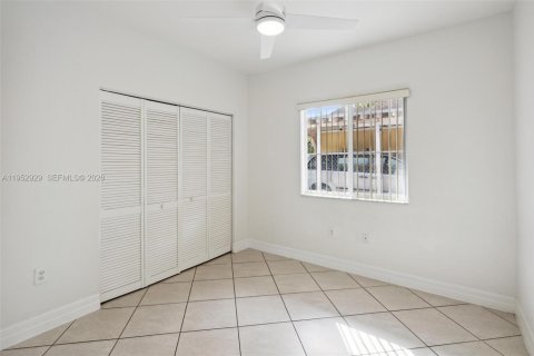 House in Miami, Florida 3 bedrooms, 92.25 sq.m. № 2053091 - photo 7