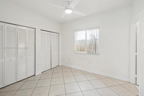House in Miami, Florida 3 bedrooms, 92.25 sq.m. № 2053091 - photo 4