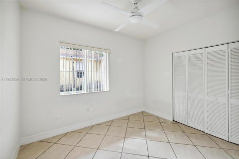 House in Miami, Florida 3 bedrooms, 92.25 sq.m. № 2053091 - photo 2