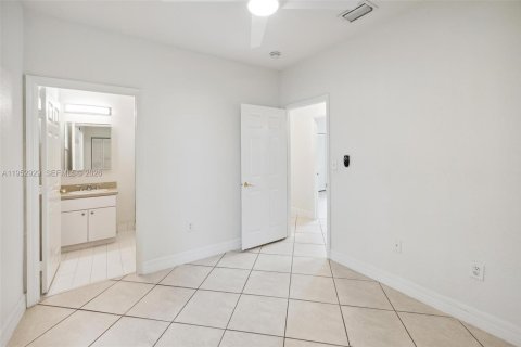 House in Miami, Florida 3 bedrooms, 92.25 sq.m. № 2053091 - photo 5