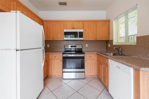 House in Miami, Florida 3 bedrooms, 92.25 sq.m. № 2053091 - photo 16