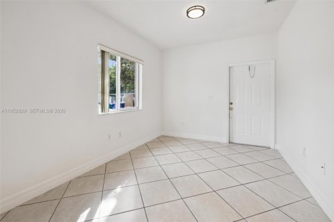 House in Miami, Florida 3 bedrooms, 92.25 sq.m. № 2053091 - photo 11