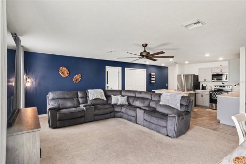 House in Cape Coral, Florida 4 bedrooms, 198.35 sq.m. № 2111069 - photo 3
