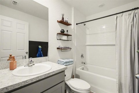 House in Cape Coral, Florida 4 bedrooms, 198.35 sq.m. № 2111069 - photo 17