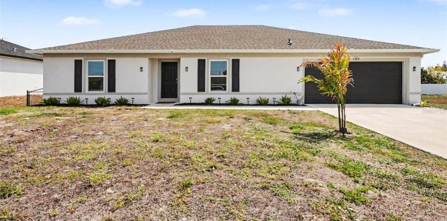 House in Cape Coral, Florida 4 bedrooms, 198.35 sq.m. № 2111069