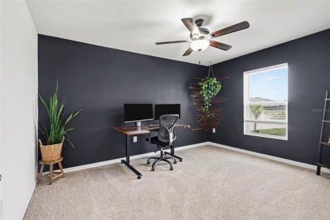 House in Cape Coral, Florida 4 bedrooms, 198.35 sq.m. № 2111069 - photo 20