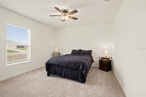 House in Cape Coral, Florida 4 bedrooms, 198.35 sq.m. № 2111069 - photo 18