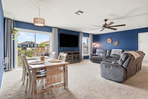 House in Cape Coral, Florida 4 bedrooms, 198.35 sq.m. № 2111069 - photo 6
