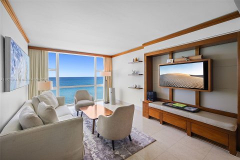 Condo in Miami Beach, Florida, 2 bedrooms  № 2018406 - photo 6