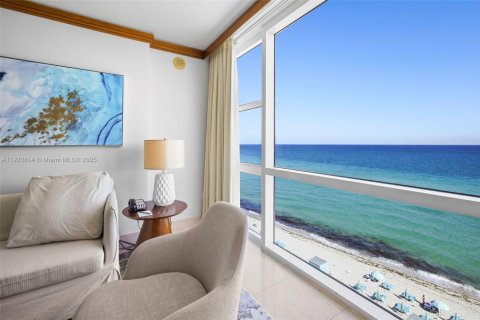 Condo in Miami Beach, Florida, 2 bedrooms  № 2018406 - photo 5