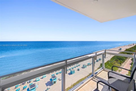 Condo in Miami Beach, Florida, 2 bedrooms  № 2018406 - photo 2