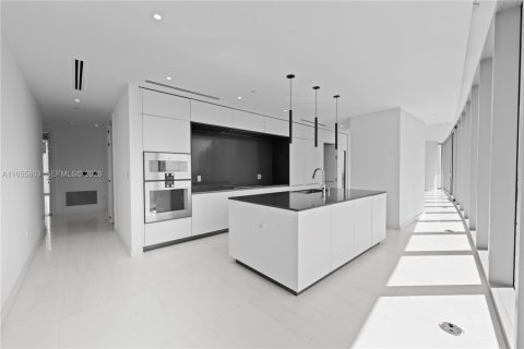 Condo in Miami, Florida, 5 bedrooms  № 2186020 - photo 8