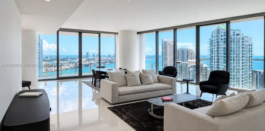 Condo in Miami, Florida, 5 bedrooms  № 2186020