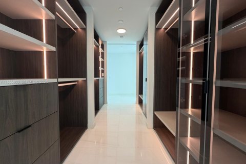 Condo in Miami, Florida, 5 bedrooms  № 2186020 - photo 12