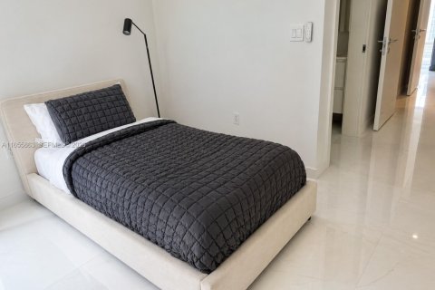 Condo in Miami, Florida, 5 bedrooms  № 2186020 - photo 22
